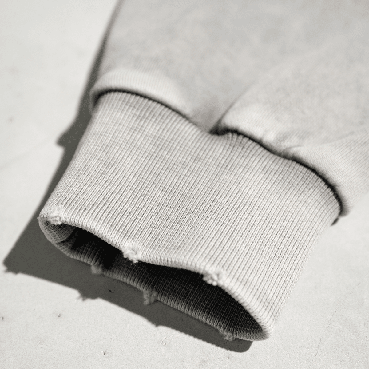 THE SHE FLY Cropped Crew (380GSM) - Elevated Agenda THE SHE FLY Cropped Crew (380GSM)Washed Raw-Edge Cropped Crewneck Long-Sleeve T-Shirt(380GSM) Americano S