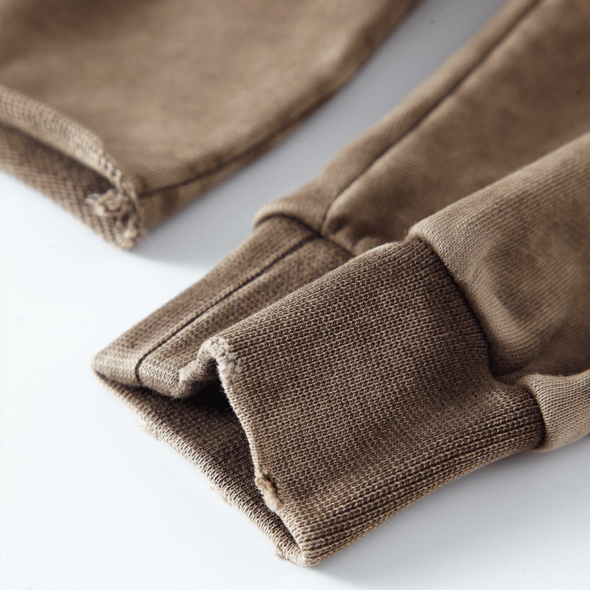 THE SHE FLY Cropped Crew （380GSM） - Elevated Agenda THE SHE FLY Cropped Crew （380GSM）Washed Raw-Edge Cropped Crewneck Long-Sleeve T-Shirt（380GSM） Americano S