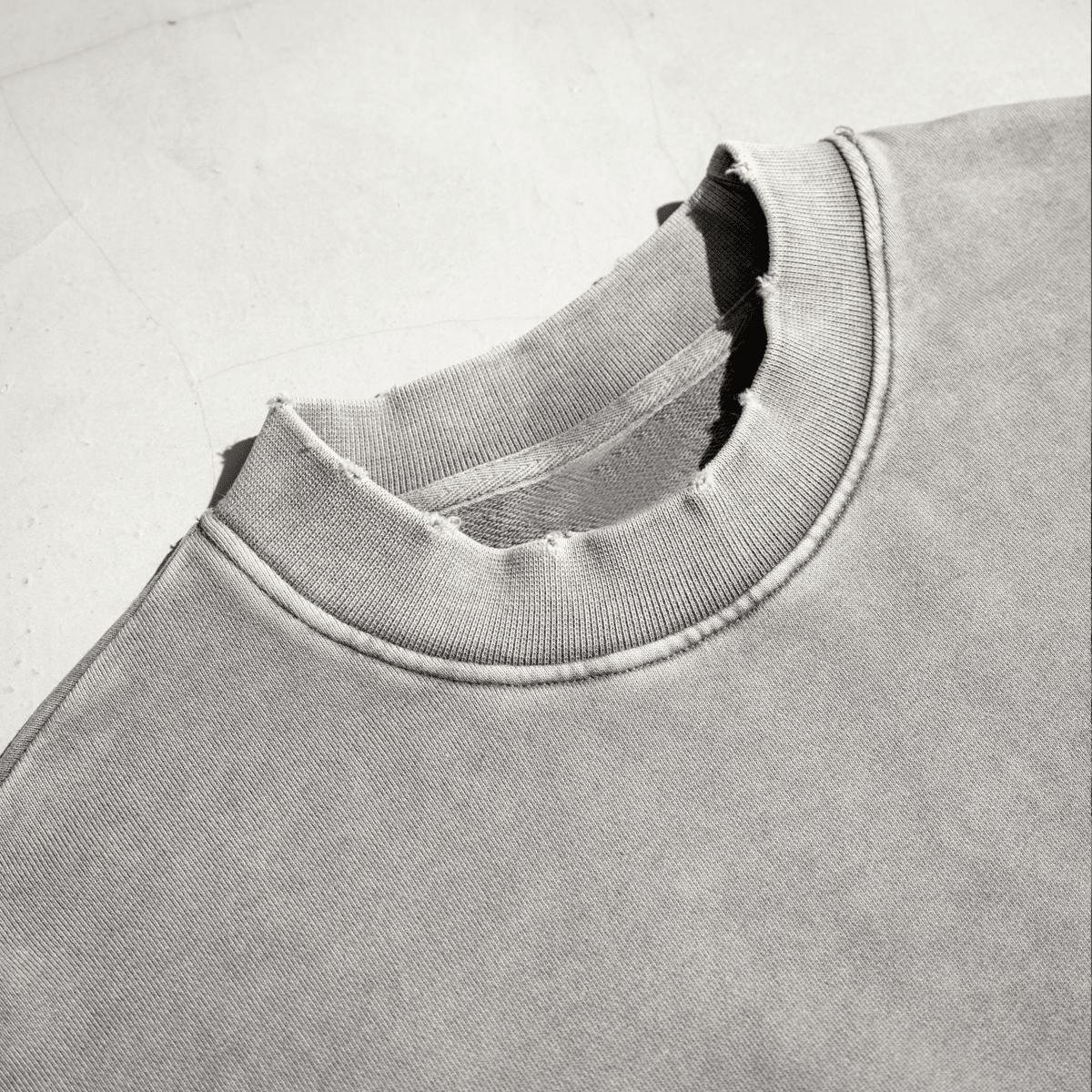 THE SHE FLY Cropped Crew （380GSM） - Elevated Agenda THE SHE FLY Cropped Crew （380GSM）Washed Raw-Edge Cropped Crewneck Long-Sleeve T-Shirt（380GSM） Americano S