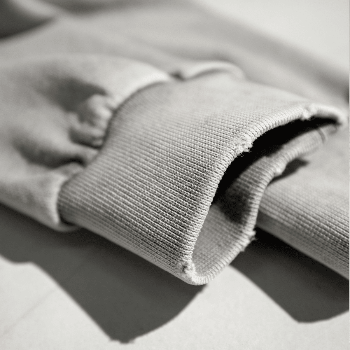 THE SHE FLY Cropped Crew （380GSM） - Elevated Agenda THE SHE FLY Cropped Crew （380GSM）Washed Raw-Edge Cropped Crewneck Long-Sleeve T-Shirt（380GSM） Americano S